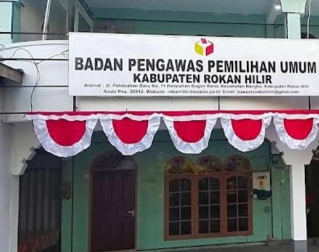 Bawaslu Rohil temukan sejumlah temuan selama Coklit data pemilih (foto/Afrizal)